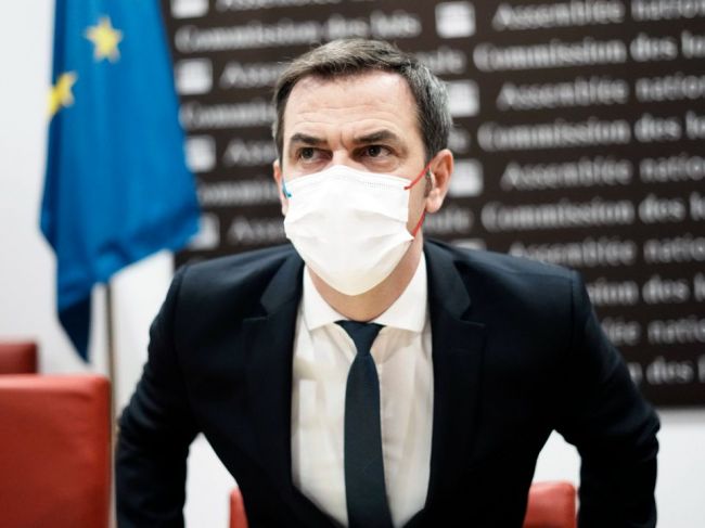 Viacerí francúzski poslanci podporujúci nové opatrenia hlásili vyhrážky smrťou