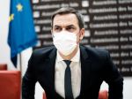 Viacerí francúzski poslanci podporujúci nové opatrenia hlásili vyhrážky smrťou