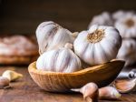 Cesnak riedi krv a pomáha pri prevencii viacerých ochorení