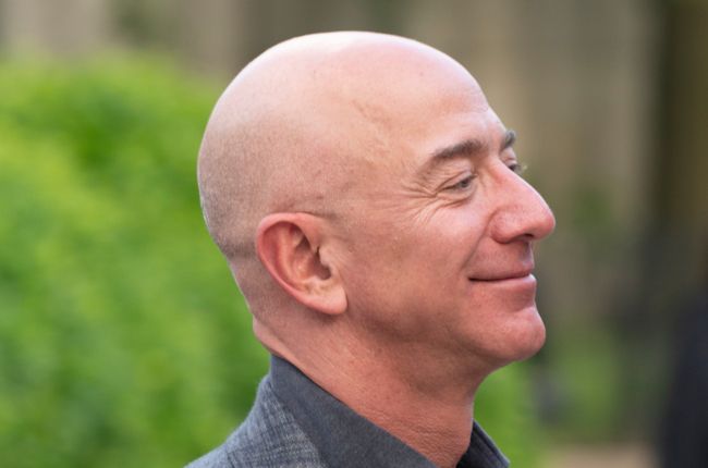 Bývalá zamestnankyňa Amazonu prezradila 2 otázky, ktoré sa jej Bezos opýtal pred prijatím