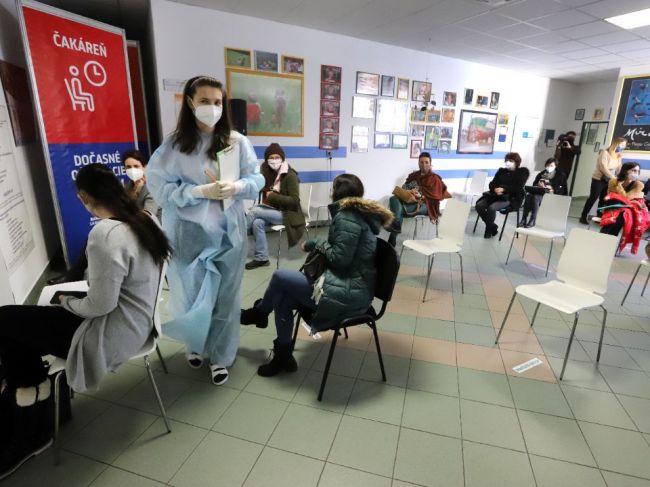 Zaočkovanosť učiteľov je na úrovni 71 percent, najvyššia je v Dunajskej Strede