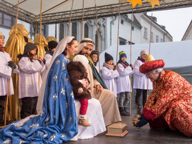 Kresťania slávia sviatok Zjavenia Pána, známy ako Traja králi