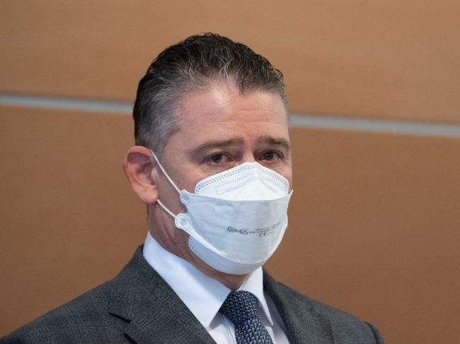 Smer-SD vyčíta Mikulcovi vzťah polície a občanov, Laurenčík nezvládnuté protesty