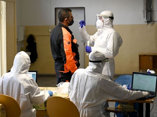 COVID-19 na Slovensku: Pribudlo viac ako tisíc prípadov nákazy a 25 obetí