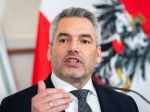 Rakúsky kancelár Nehammer mal pozitívny test na koronavírus, zostáva v izolácii