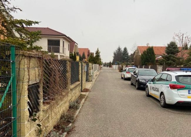 Počas zhromaždenia v Miloslavove predviedli dve osoby na policajné oddelenie