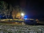 Slovenskí a rakúski hasiči vyťahovali z rieky Morava motorové vozidlo