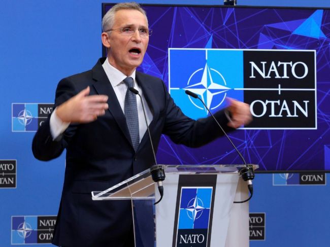 Stoltenberg varoval Rusko pred následkami v prípade útoku na Ukrajinu