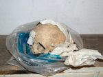 V pivničných priestoroch domu našli ľudskú lebku, prípad prevzala polícia