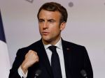 Macron: Šíritelia dezinformácií by mali skončiť pred súdom