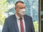 Vláda chce zvýšiť príspevky náhradným rodičom, ktorí sa starajú o viac súrodencov