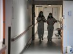 Počet pacientov v nemocniciach klesol pod 2000, pribudlo takmer 3000 nakazených