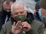 Borrell: Rokovania s Ruskom by nemali prebiehať, kým nestiahne svoje vojská