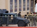 Muž zadržiava v synagóge v Texase rukojemníkov, polícia s ním vyjednáva