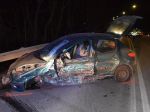 Opitý vodič narazil do protiidúceho auta, dve osoby skončili v nemocnici