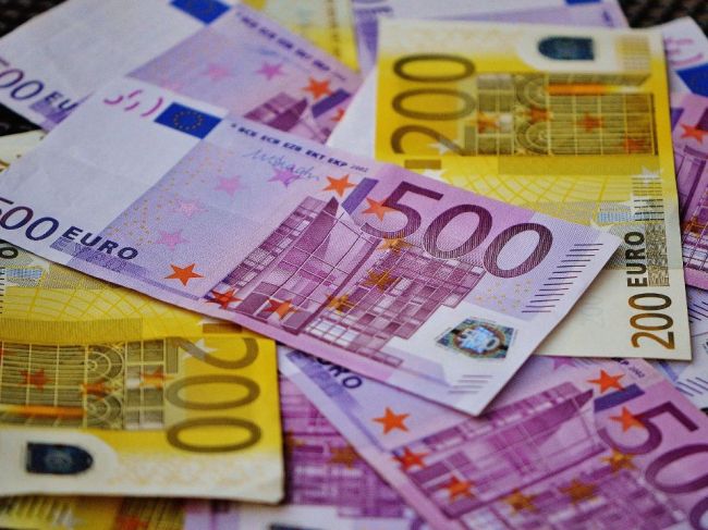 Internetoví podvodníci vylákali od 22-ročného muža vyše 8000 eur