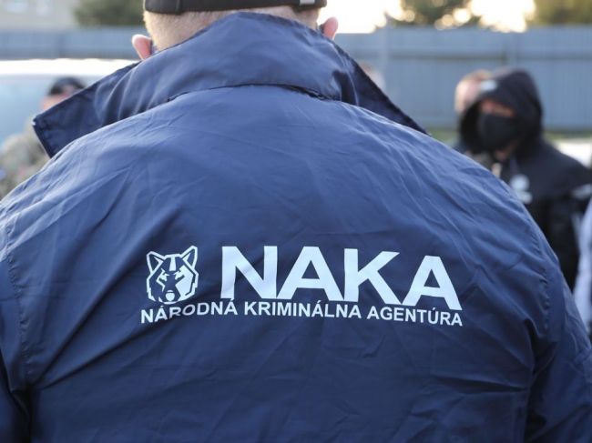 Vyšetrovateľ NAKA obvinil v utorok 12 osôb, štyri zadržal