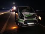 Auto zachytilo neosvetlenú dôchodkyňu, zraneniam podľahla