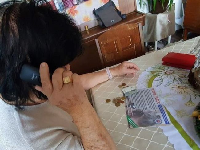 Polícia upozorňuje na podvodné telefonáty. Viacerí ľudia prišli o peniaze