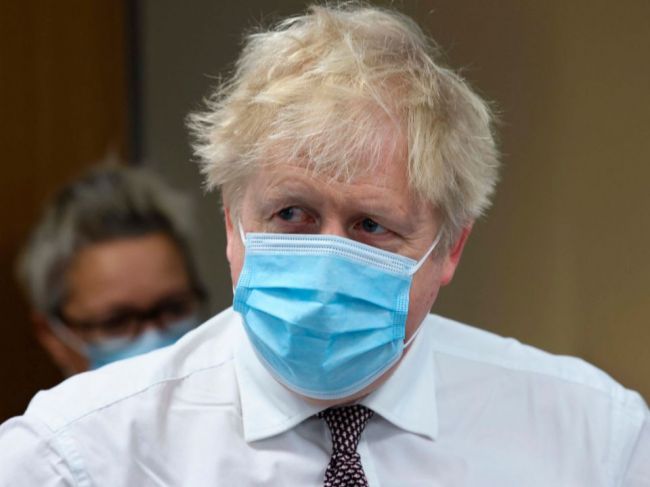 Johnson: V Anglicku sa budúci týždeň zruší väčšina covidových opatrení