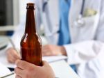 Lekár mal ordinovať pod vplyvom alkoholu, teraz čelí obvineniu