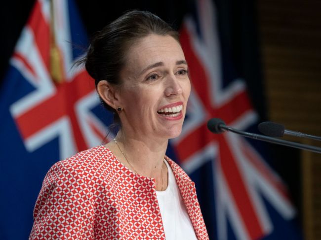 Nový Zéland: Sprísnenie opatrení prinútilo premiérku Ardernovú zrušiť svadbu