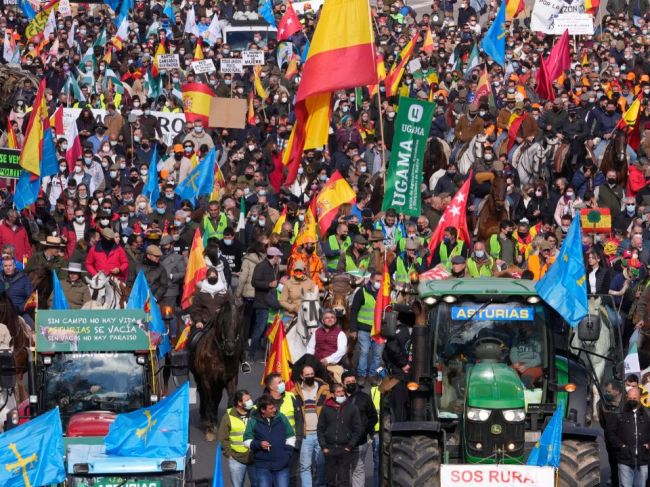 Tisícky farmárov protestovali v Madride proti vláde