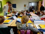 Ministerstvo školstva dôrazne odporúča žiakom po izolácii nosiť respirátor