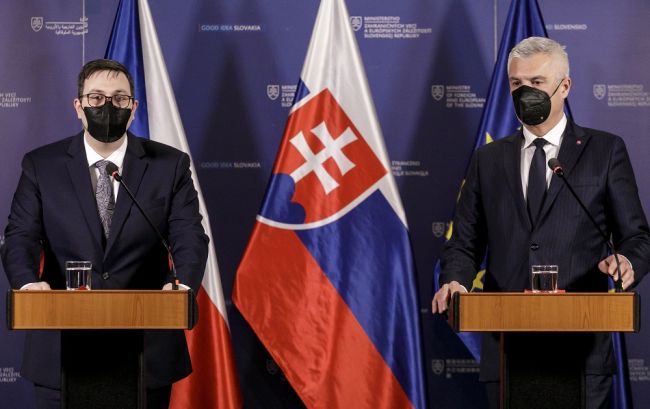 Česko nestiahne diplomatov z Kyjeva, Lipavský tam pôjde s Korčokom a Schallenbergom
