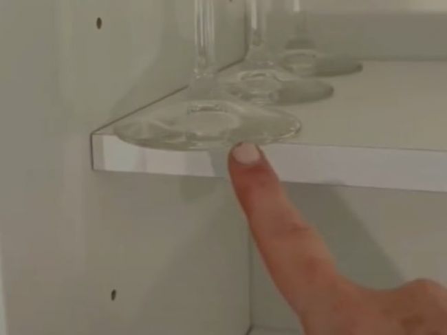 Video: Túto chybu pri ukladaní pohárov nerobte. Takto ušetríte miesto a zabránite nehodám