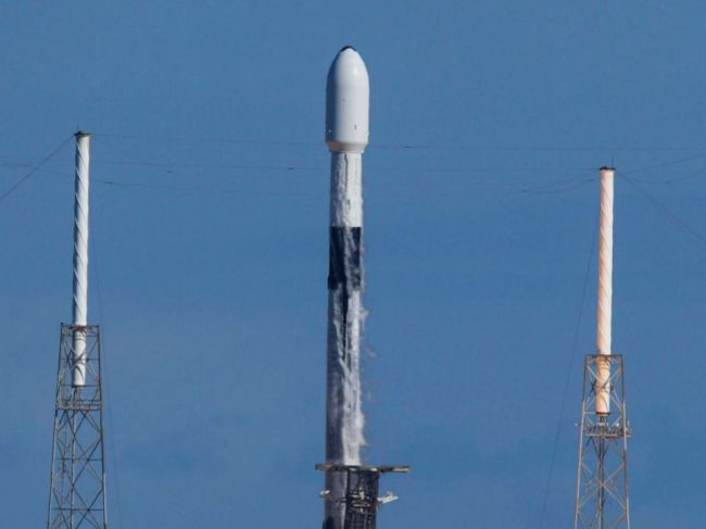 Nosnej rakete spoločnosti SpaceX hrozí zrážka s Mesiacom
