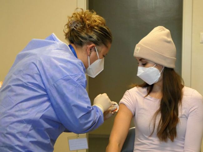 ECDC: Zvýšenie zaočkovanosti môže pomôcť zmierniť vplyv pandémie na spoločnosť
