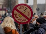 Radikálni antivaxeri prechádzajú cez hranice do Rakúska a šíria extrémizmus