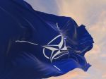 Koalícia bude o prítomnosti vojsk NATO hovoriť, ak príde ponuka, opozícia je proti