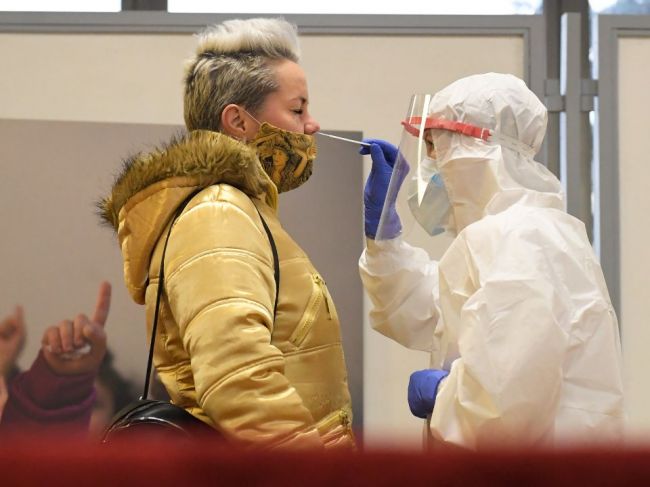 Príznaky chrípky a omikronu možno zmierňovať aj doma, odlíši ich len PCR test
