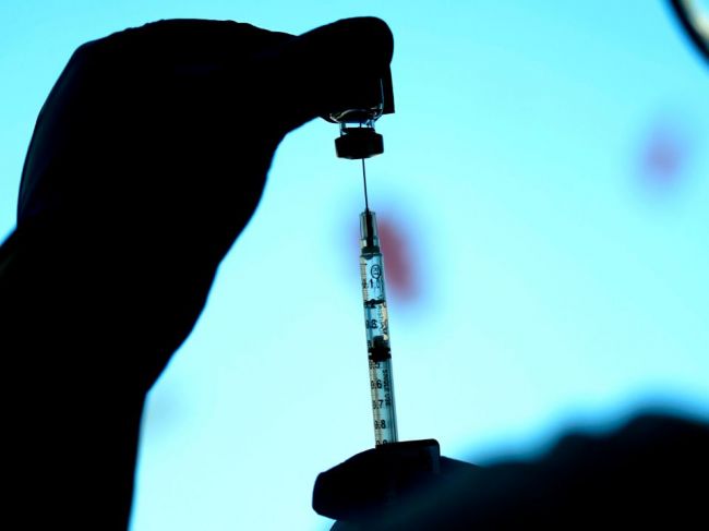 Dve zdravotníčky zarobili na falšovaných očkovacích preukazoch 1,5 milióna