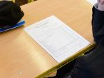 Žiaci základných a stredných škôl si prevezmú polročné vysvedčenie