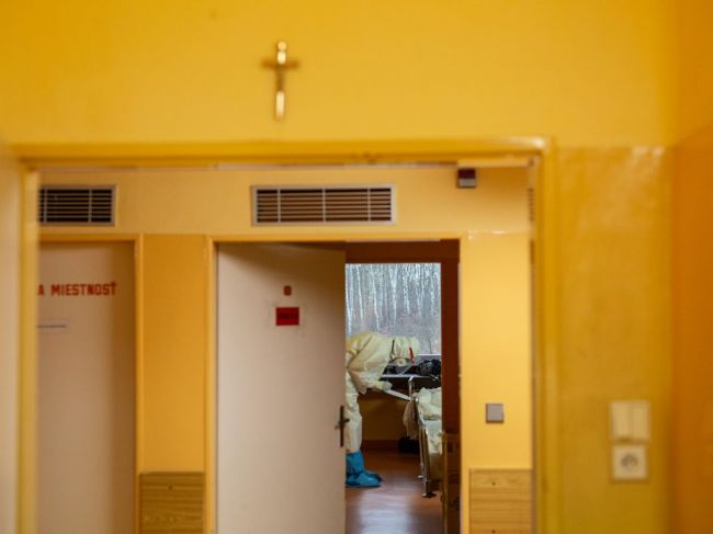 COVID-19 na Slovensku: Pribudlo 7796 prípadov nákazy a 13 obetí