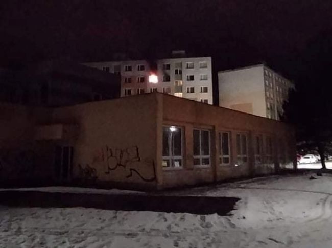 Hasiči zasahovali pri požiari bytu, jedna osoba neprežila