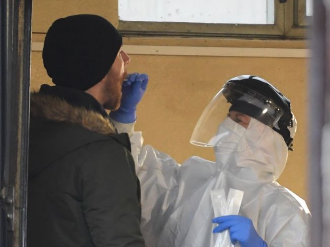 PCR a antigénové testy odhalili rekordný počet prípadov COVID-19 na Slovensku