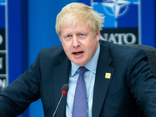 Johnson: Ruská invázia na Ukrajinu by bola pohromou, sankcie budú okamžité