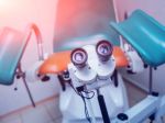Gynekológ potajme splodil najmenej 21 detí
