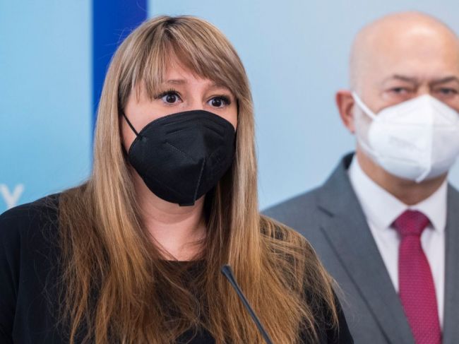 Prezenčne sa vzdeláva čoraz menej žiakov, ministerstvo je na omikron pripravené