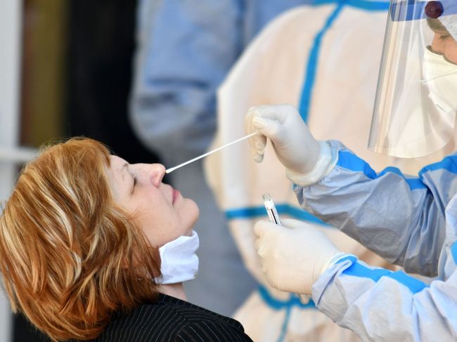 Pribudlo vyše 19-tisíc nakazených, viac ako polovica všetkých PCR testov bola pozitívna