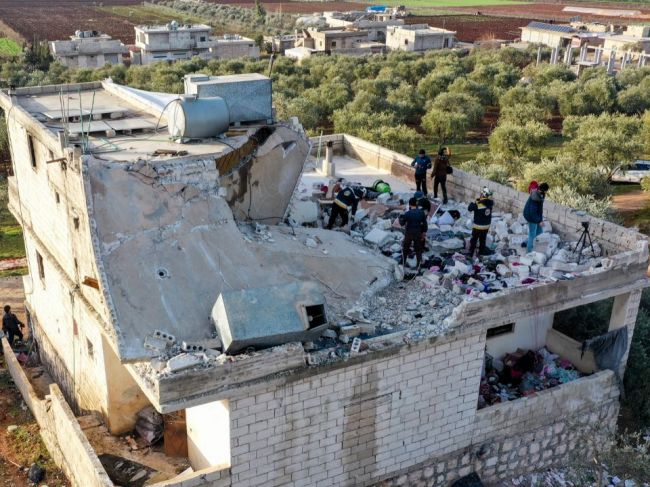 Vodca Islamského štátu počas amerického útoku odpálil bombu, zabil seba i svoju rodinu