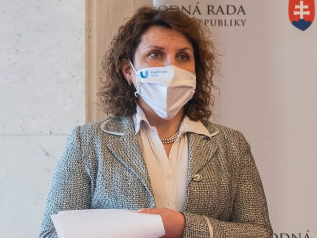 OĽANO stojí za Hatrákovou, poslankyňa už nebude za seba hlasovať