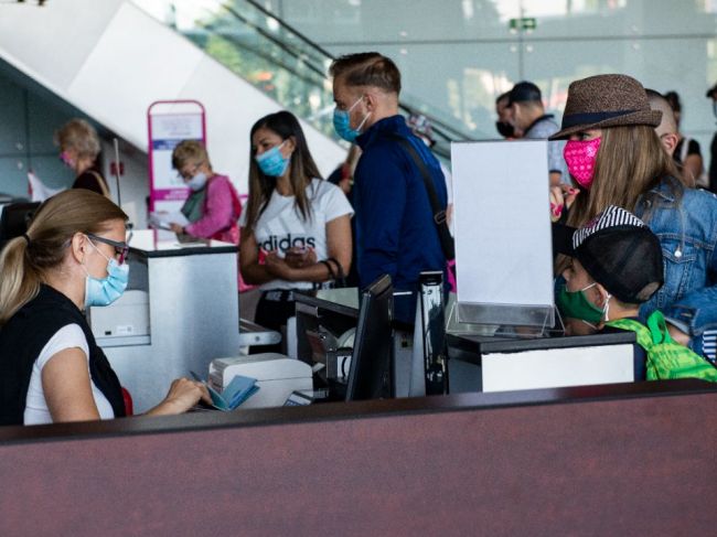 Grécko zruší povinné testovanie pre zaočkované osoby pri vstupe do krajiny