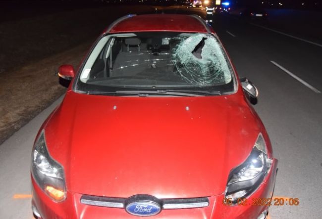 Chodec neprežil zrážku s autom, polícia upozorňuje na reflexné prvky
