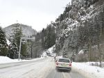 Počasie komplikuje dopravu na viacerých miestach Slovenska
