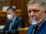 Fico vyzval ministra vnútra, aby postavil obvinených vyšetrovateľov mimo službu